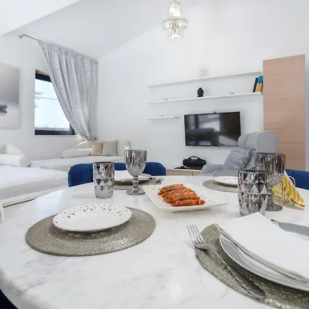 Dion - Pool & Jacuzzi - Sleeps 4 - * Zakynthos