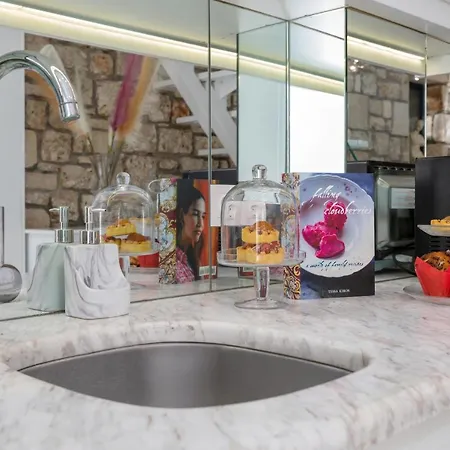 Dion - Pool & Jacuzzi - Sleeps 4 -