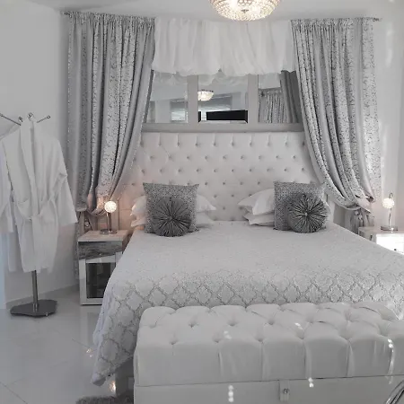 Dion - Pool & Jacuzzi - Sleeps 4 - Zakynthos 圣尼古拉奥斯