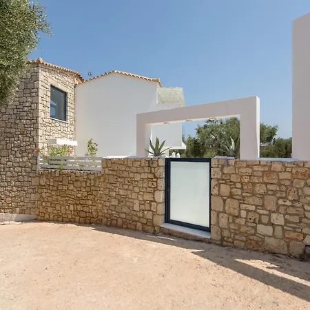 Dion - Pool & Jacuzzi - Sleeps 4 - Zakynthos *