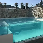 Villa Dion - Pool & Jacuzzi - Sleeps 4 - *