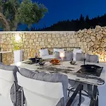 Dion - Pool & Jacuzzi - Sleeps 4 - Zakynthos
