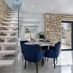 Dion - Pool & Jacuzzi - Sleeps 4 -