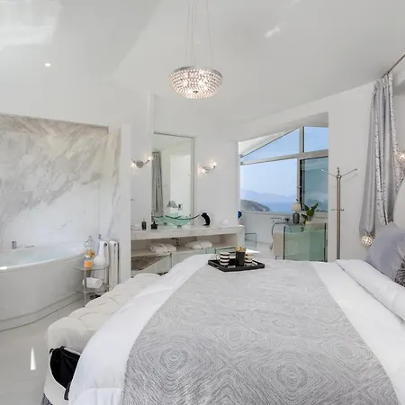 Dion - Pool & Jacuzzi - Sleeps 4 - *