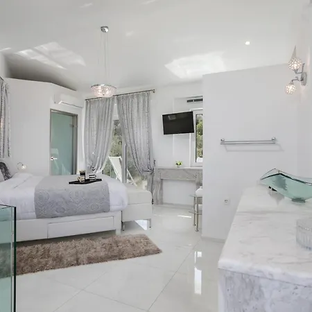 Dion - Pool & Jacuzzi - Sleeps 4 - Zakynthos Villa *