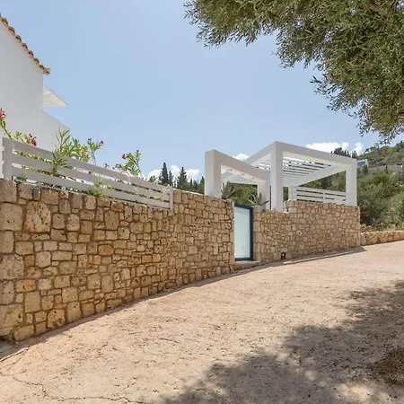 Dion - Pool & Jacuzzi - Sleeps 4 - Zakynthos *