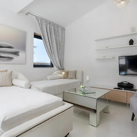 Villa Dion - Pool & Jacuzzi - Sleeps 4 - Zante